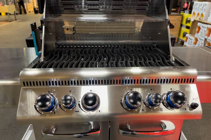The best gas grill brands should prioritize performance and ease of use.