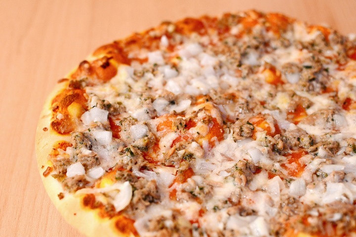 Chicken works as a delicious topping on many pizzas.